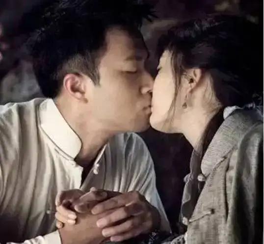 微博爆料吻戏是真的吗视频,吻戏真相曝光，视频证据引发网友热议！