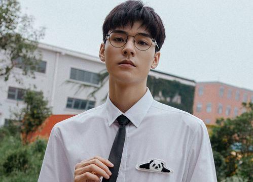 龚俊化妆师爆料视频播放,化妆师视角下的明星日常护肤与造型秘诀