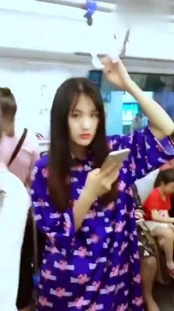 搞笑爆料美女小视频,笑料百出！美女小视频爆笑集锦  第2张