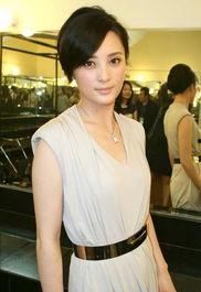 娱乐圈最新爆料的标题,明星恋情曝光，真相竟如此反转！