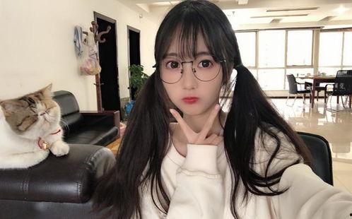 网红悦悦吃土瓜视频  第2张