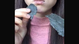 网红悦悦吃土瓜视频  第3张