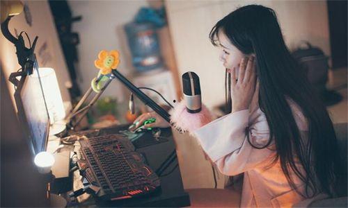 娱乐圈里吃瓜的直播主播,揭秘娱乐圈吃瓜主播背后的故事 第3张 娱乐圈里吃瓜的直播主播,揭秘娱乐圈吃瓜主播背后的故事 第3张